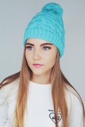 Knit kepurė su bumbulu